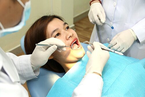 Bọc răng sứ sẽ không đau nếu kỹ thuật của bác sĩ tốt.