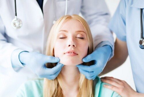 photodune-5497991-plastic-surgeon-or-doctor-with-patient-m