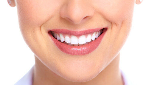 Răng cửa khi được bọc sứ sẽ giúp nụ cười của bạn rạng rỡ hơn.