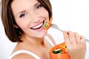 Làm răng sứ có ảnh hưởng gì đến việc ăn uống không? boc-rang-su