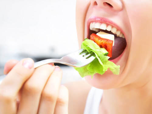 Mới nhổ răng nên ăn gì và kiêng ăn gì