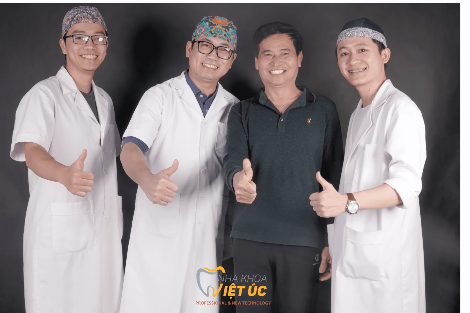 Nha khoa Việt Úc trồng răng cho người cao tuổi